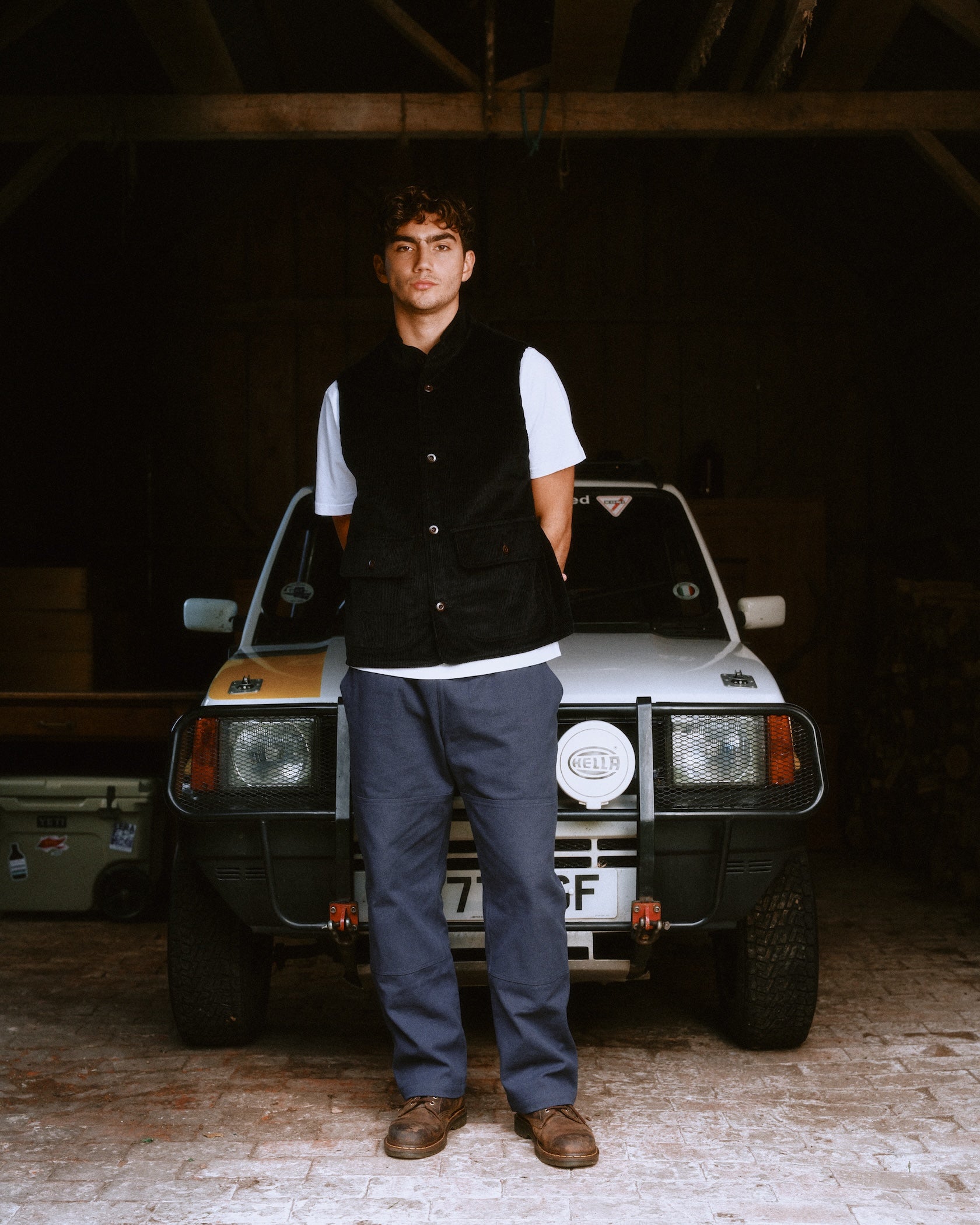 Cord Wandle Vest - Black - Fera