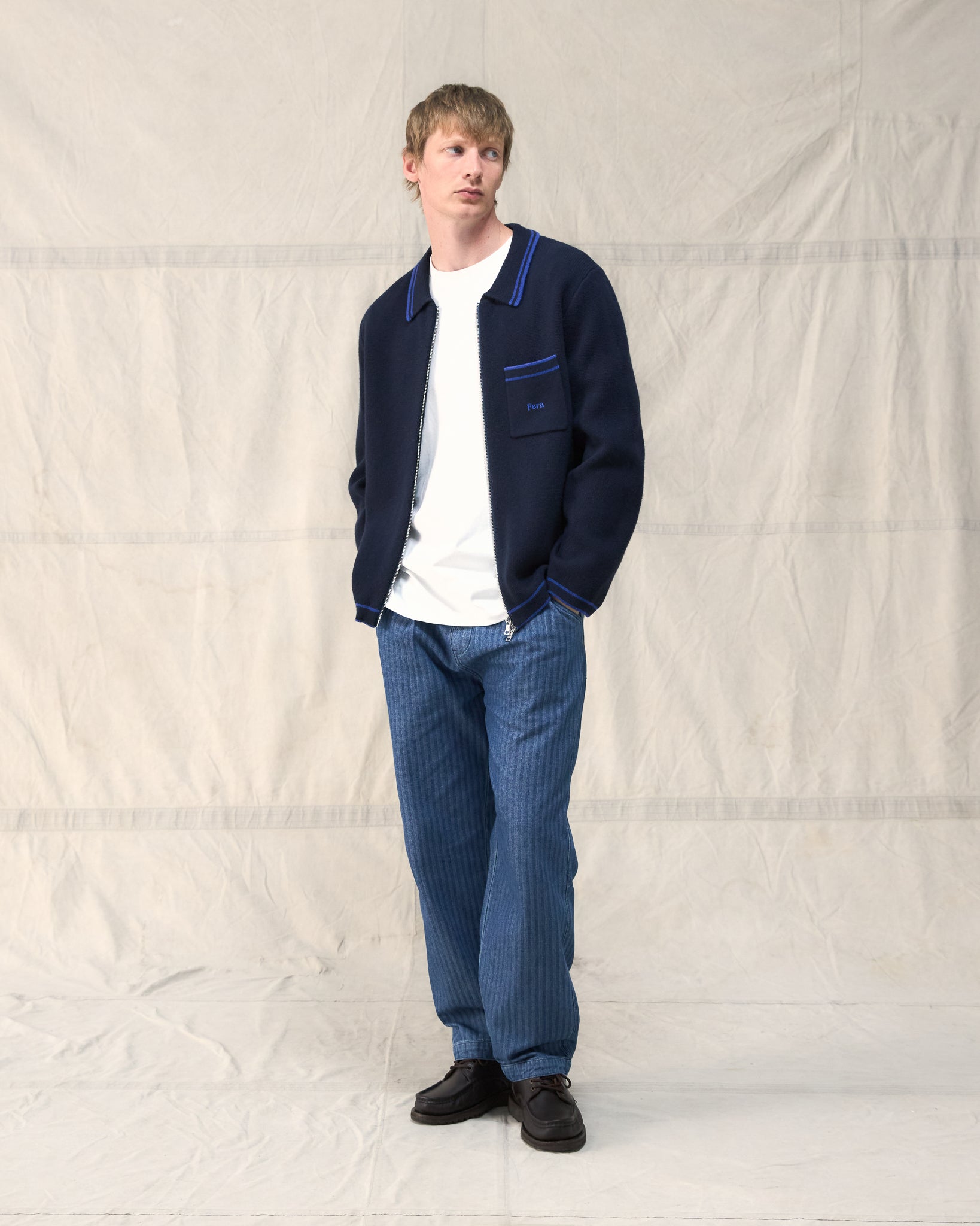 Constructed in a 7-gauge fully fashioned Milano Knit, the Fera Paramount cardigan is a timeless zip cardigan. 