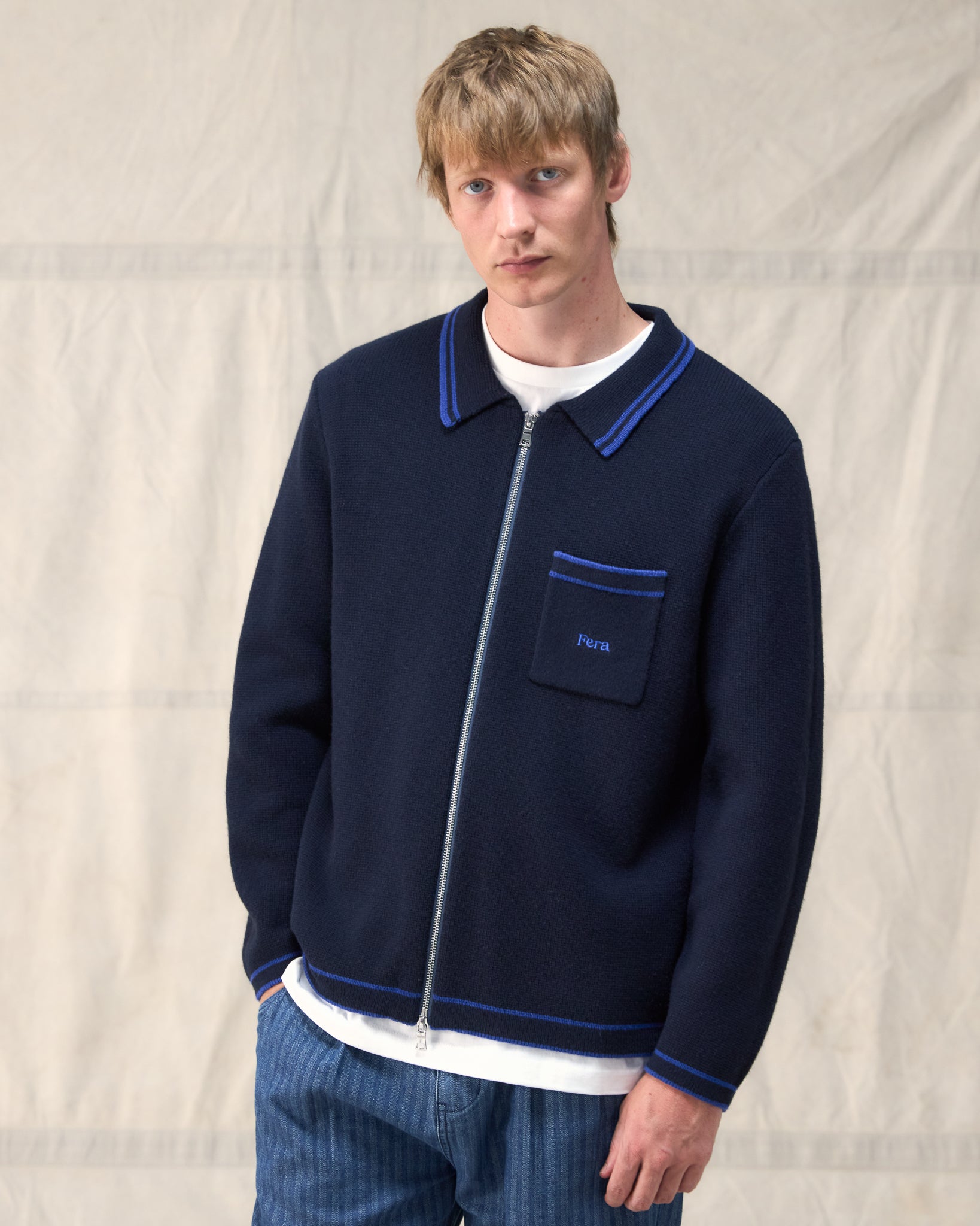 Constructed in a 7-gauge fully fashioned Milano Knit, the Fera Paramount cardigan is a timeless zip cardigan. 